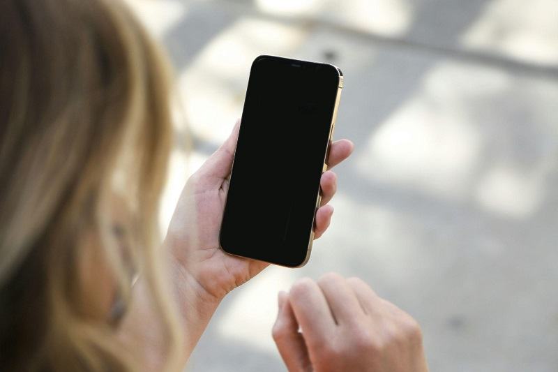 Vapor chamber sau nu: cum gestioneaza iPhone 18 Pro Max temperatura sub sarcina grea