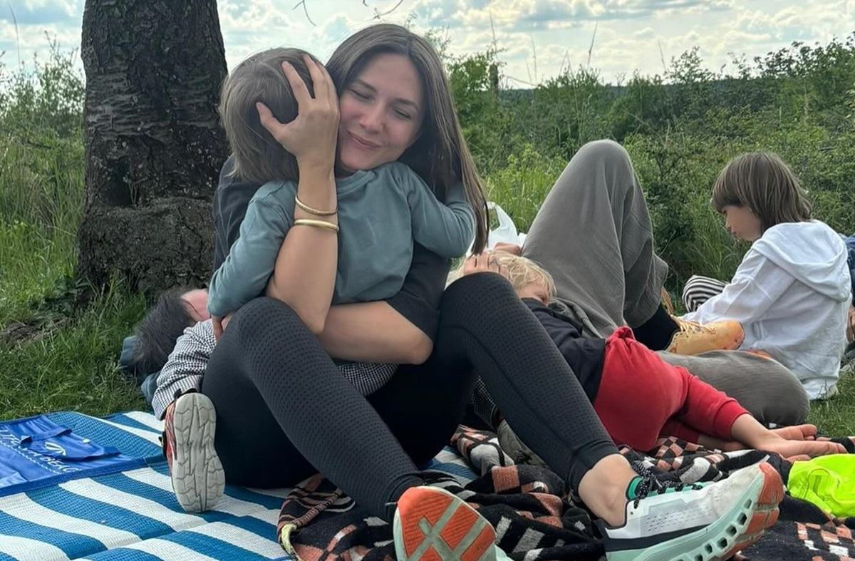 Ce a inceput sa faca Adela Popescu cu cei trei copii ai ei: ”Au mare nevoie”