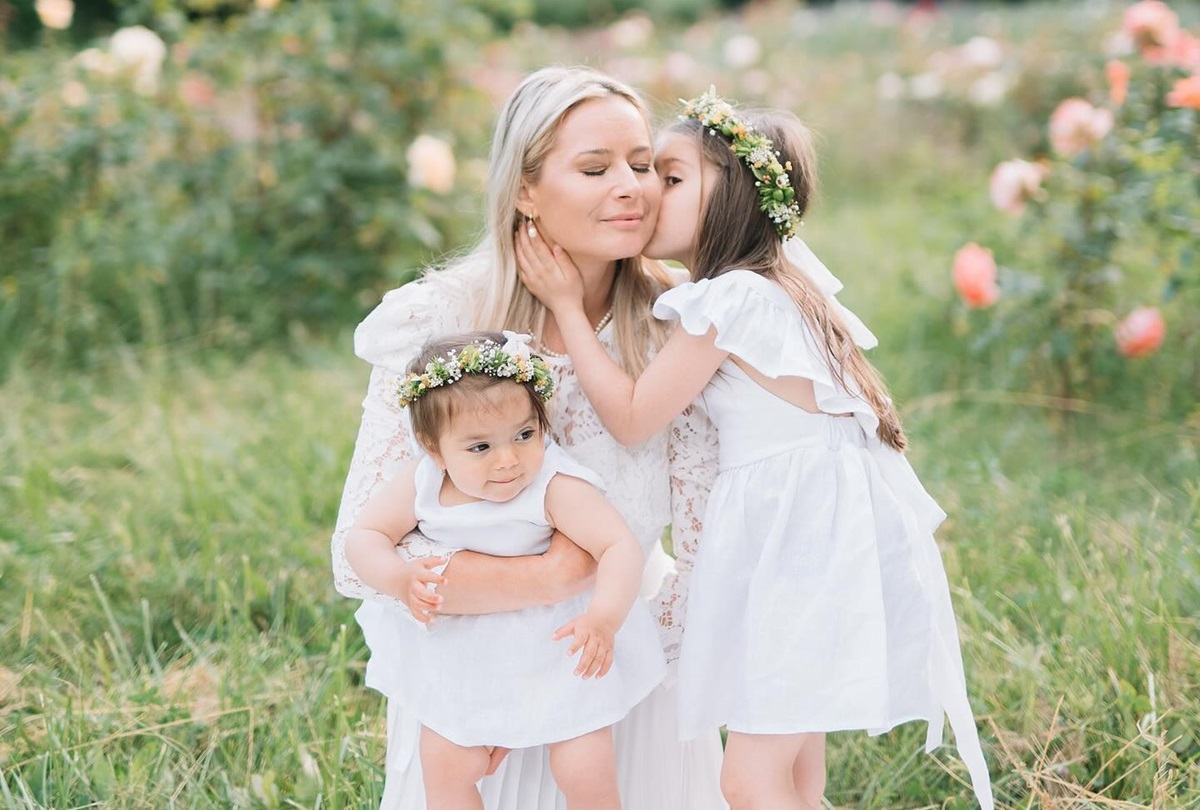 Ce curiozitati au fetitele Laurei Cosoi, inainte ca vedeta sa nasca: ”Se uita, ma studiaza”