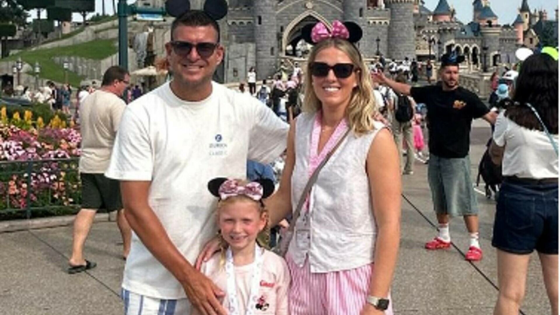 Un cuplu a ales sa calatoreasca un an prin lume alaturi de fiica lor – si economisesc bani