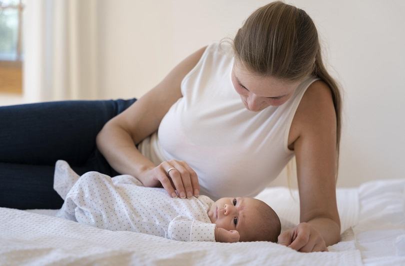 Anxietate dupa nastere: De ce mama nu trebuie sa fie singura in primele zile