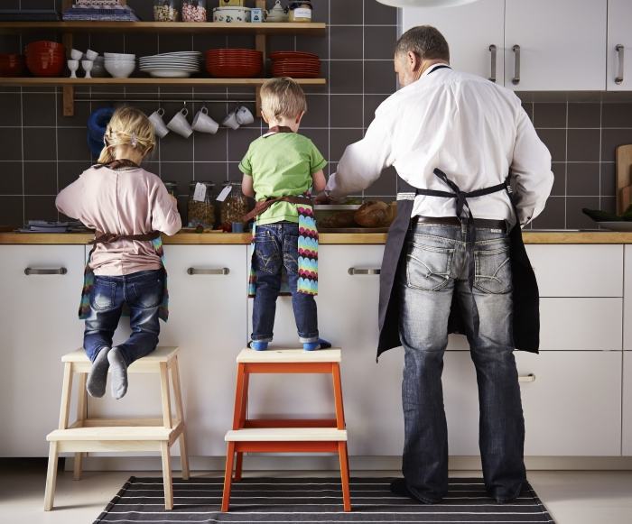 Cercetare IKEA: 81% dintre copiii din Bucuresti ajuta la pregatirea mesei
