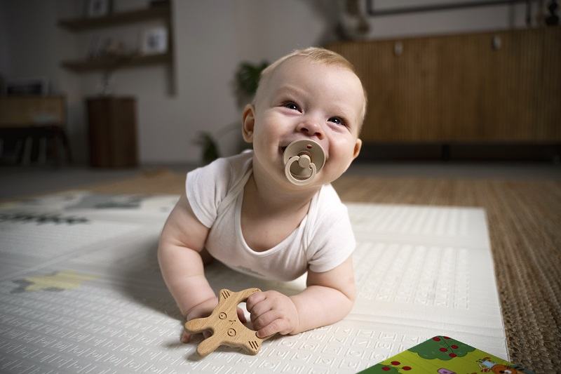 Cum ii ajutam pe bebelusi sa renunte la suzeta, potrivit metodei Montessori. 5 pasi simpli pe care orice parinte poate sa ii urmeze