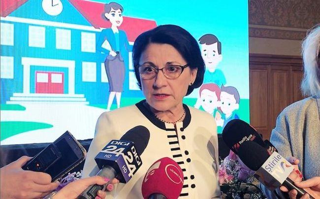 Petitie pentru demiterea Ecaterinei Andronescu: "De 30 de ani se fac experimente nereusite pe seama copiilor"