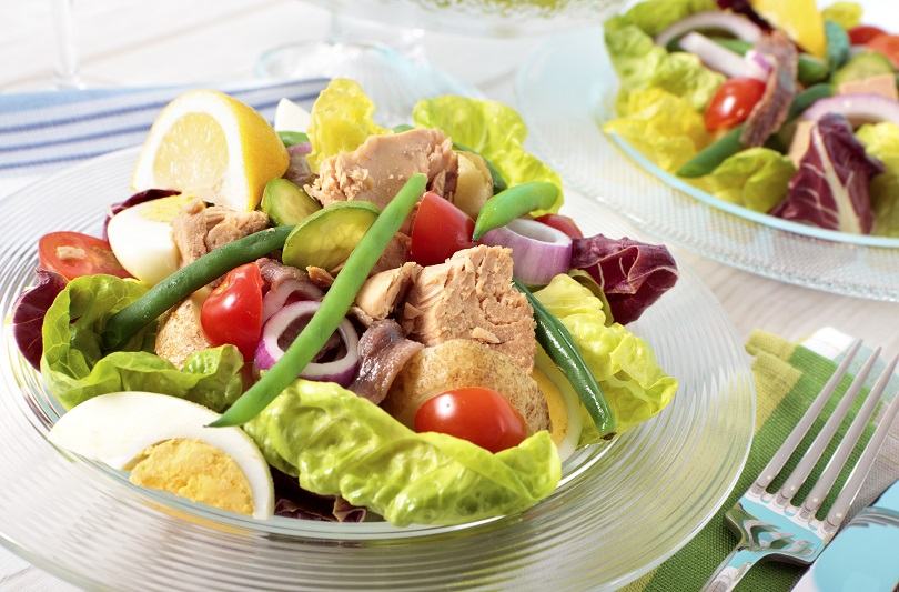 Salata Niçoise: reteta traditionala, istorie si secretele preparatului francez autentic