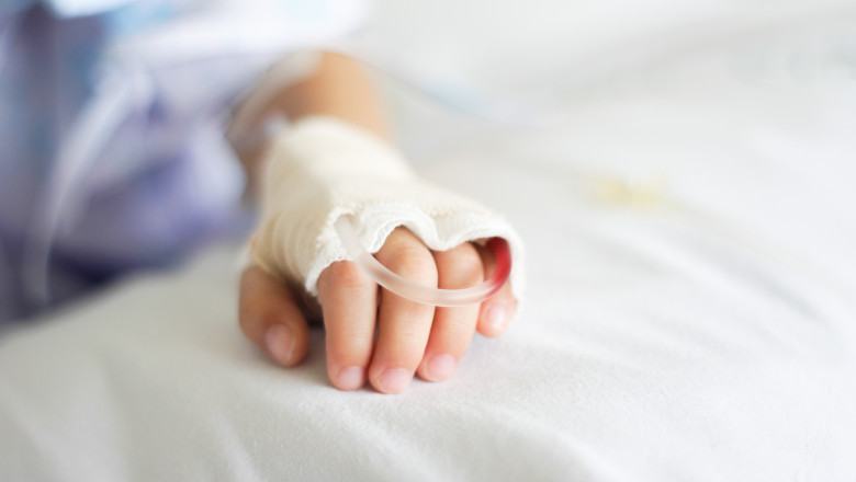 Acuzatii grave de malpraxis in Constanta: un copil diagnosticat cu rosu in gat a murit din cauza unei pneumonii severe