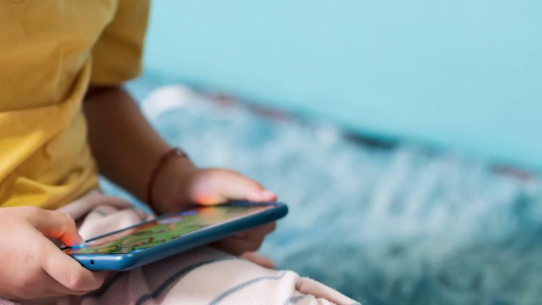 Un copil ajuns la spital cu convulsii dupa ce s-a jucat ore intregi pe telefon. Cazul i-a socat pe medici