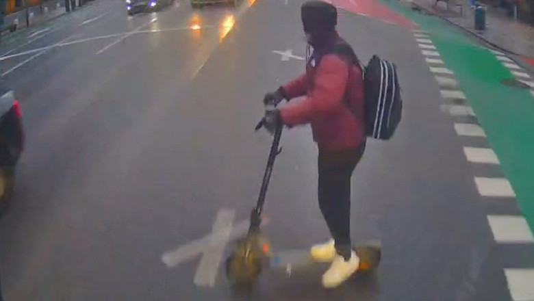 Tanar de 17 ani, ranit dupa ce a trecut pe rosu si s-a izbit de un autobuz scolar in Cluj-Napoca