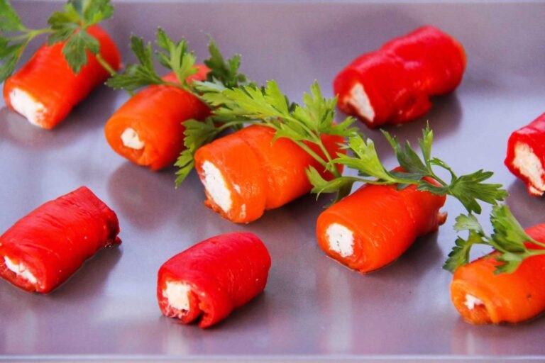 Rulouri de ardei capia copt umplut cu branza si pesto – aperitivul perfect pentru sarbatorile de iarna