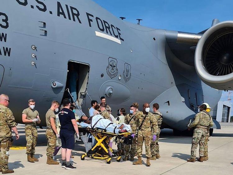 Bebelus nascut intr-un avion american, in timp ce parintii erau evacuati din Afganistan