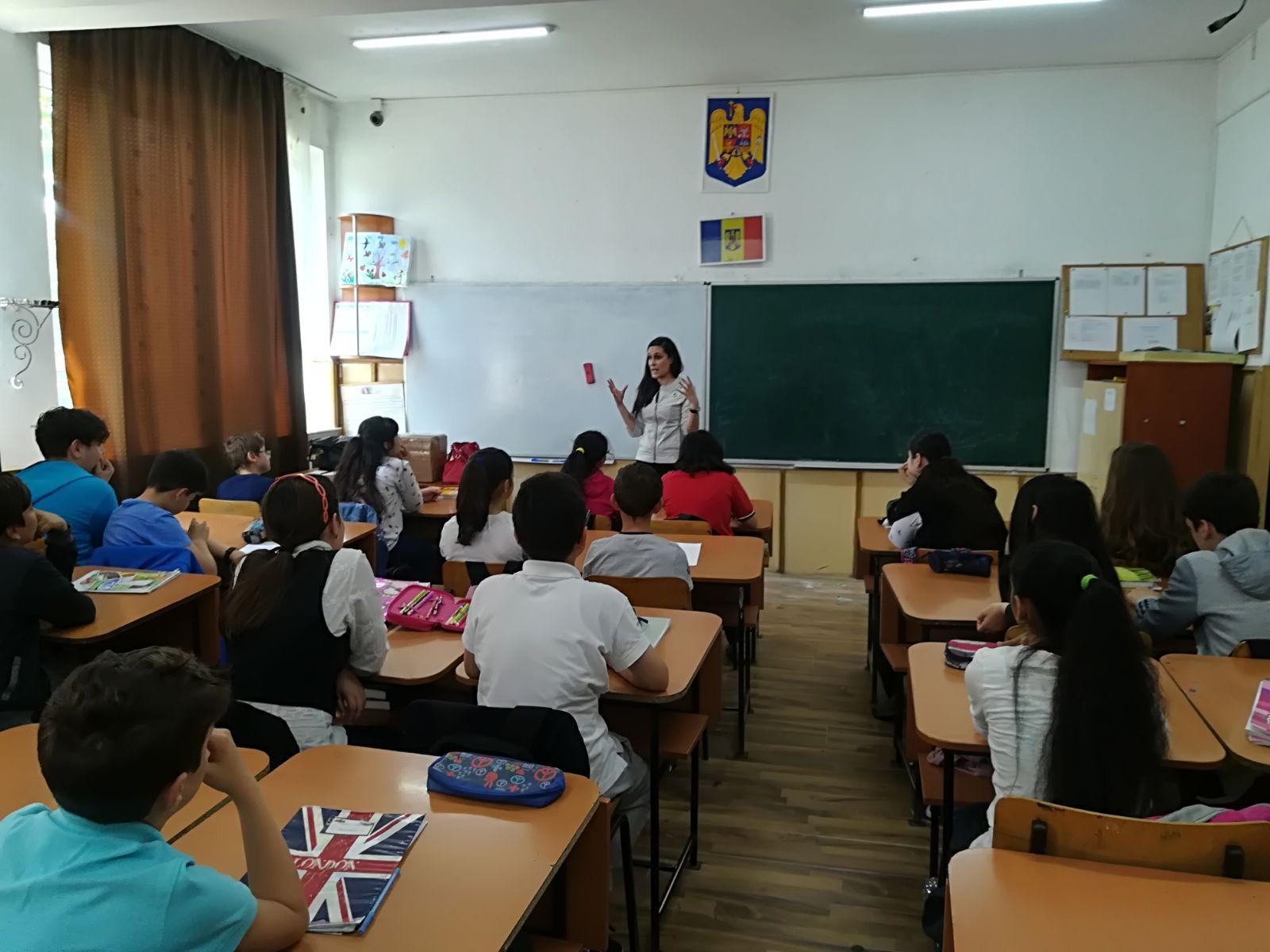 Profesorii ameninta ca nu vor incepe anul scolar. Sindicatele resping proiectul Legii salarizarii si cer modificarea grilei de salarii
