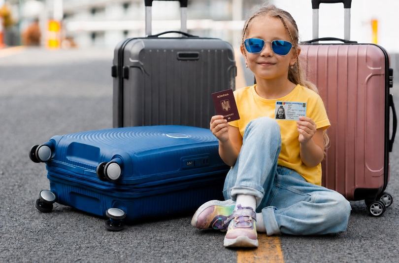 Vacanta in strainatate cu copilul in 2026. Acte obligatorii, reguli Schengen si declaratii notariale