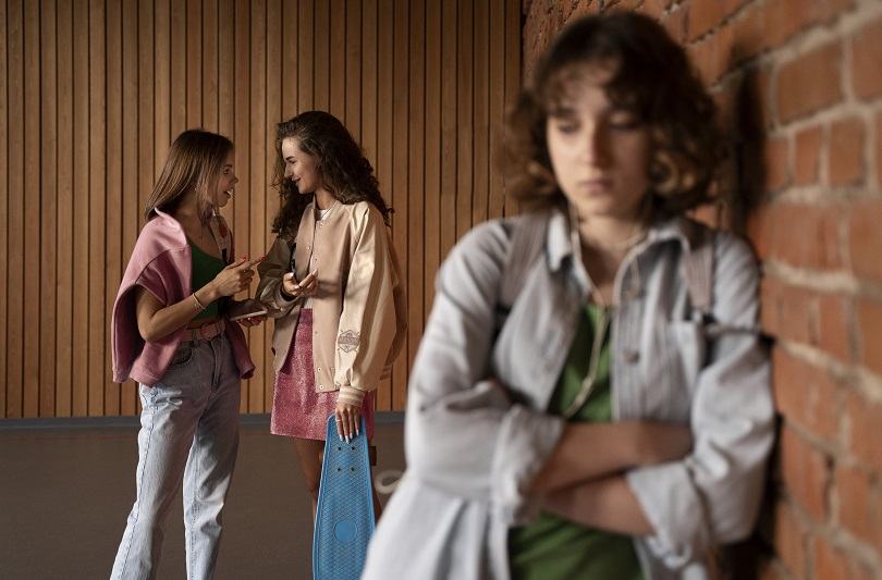 Provocarile adolescentei si presiunea sociala. Cum sa le gestionezi ca parinte