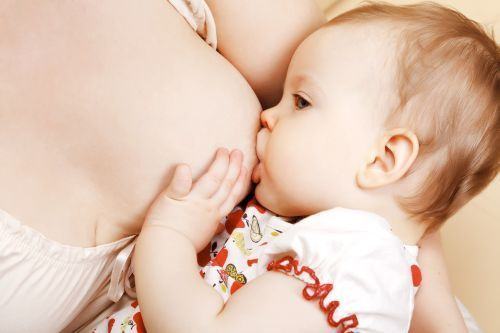 Sfaturi de alaptare pentru mamele cu sani mari