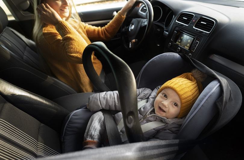 Scoica auto pentru bebelusi: primul pas spre siguranta copilului tau in masina