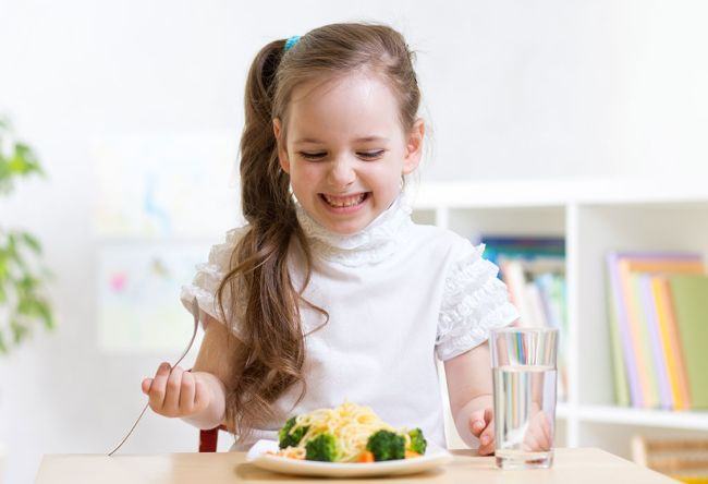 Stiai ca dieta copilului tau ii influenteaza performanta scolara?