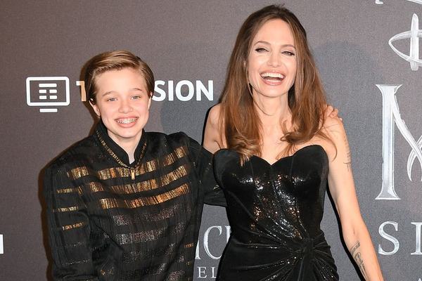 Angelina Jolie, acuzata ca si-a influentat fiica sa devina baiat