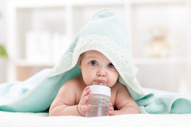 Cea mai buna apa pentru bebelusi si copii, conform topului Forbes Romania