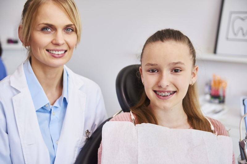 Totul despre aparatul dentar la copii: montare, tratament, igiena