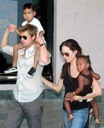 Angelina Jolie si Brad Pitt vor un nou copil