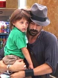 Lupta lui Colin Farrell impotriva bolii fiului sau