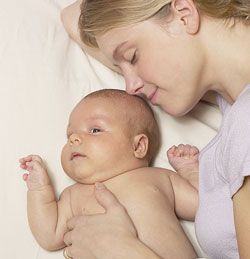Ingrijirea de tip cangur pentru mama si nou-nascut