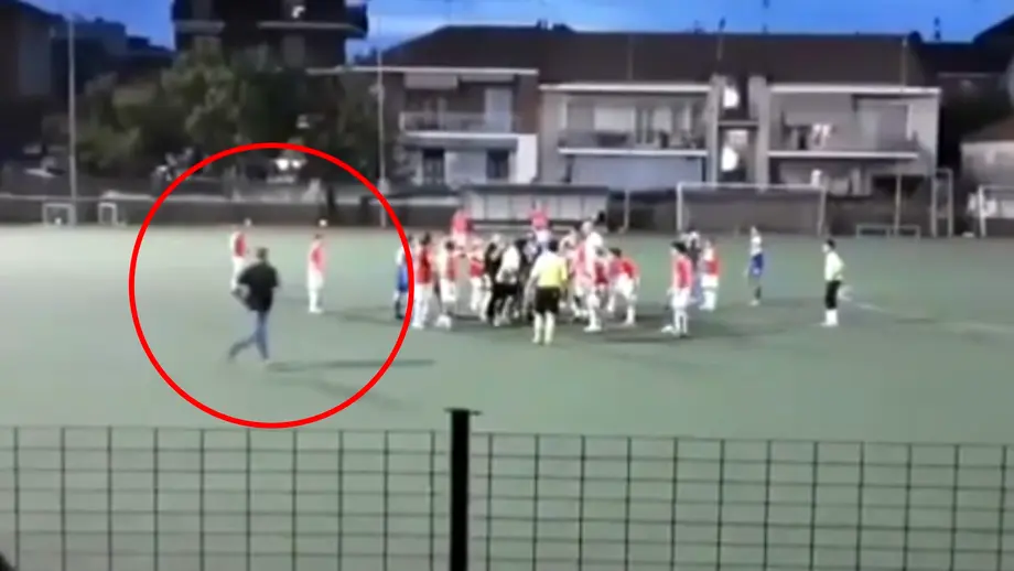 Baiat de 13 ani batut crunt...