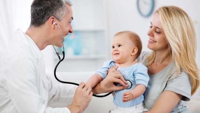 Controalele medicale in primul an de viata al copilului. Ce trebuie sa verifice pediatrul, in functie de varsta
