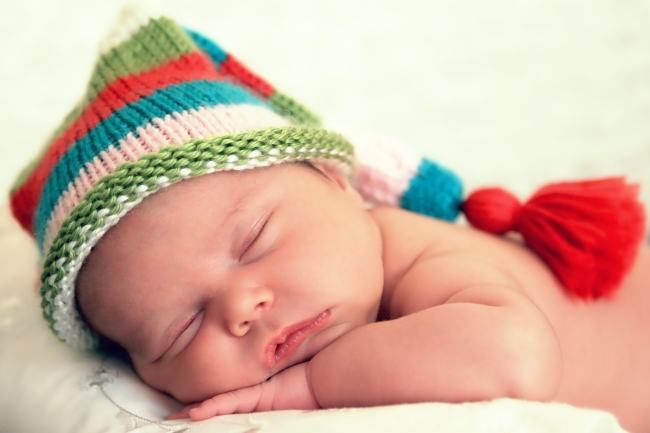 Cum sa adormi bebelusul: strategii eficiente pentru un somn cat mai lung pe timpul noptii