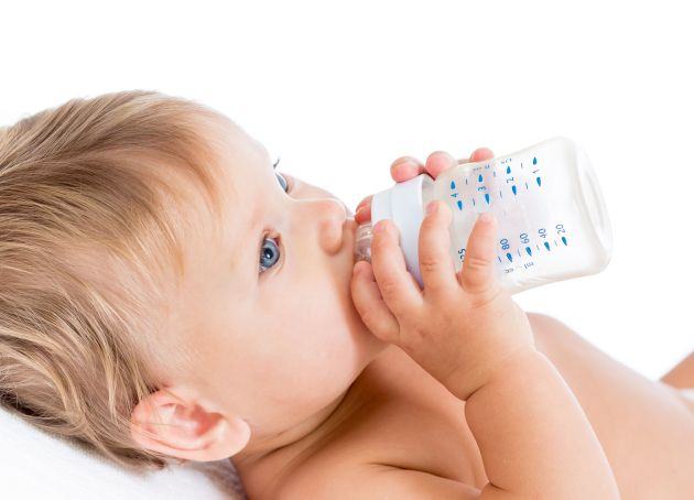 Alimentatia bebelusului cu lapte praf, sfaturi si sugestii