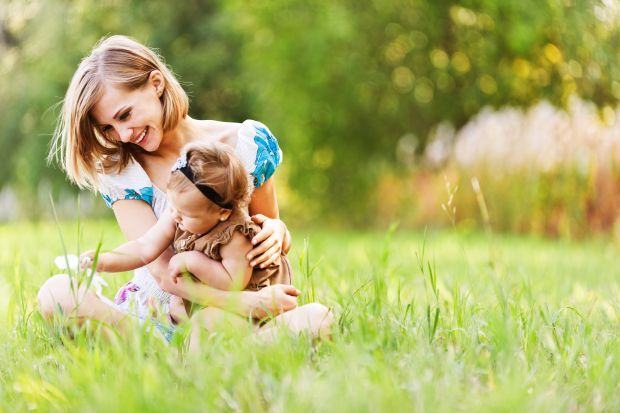 Cum protejam bebelusul pe canicula: 5 sfaturi esentiale