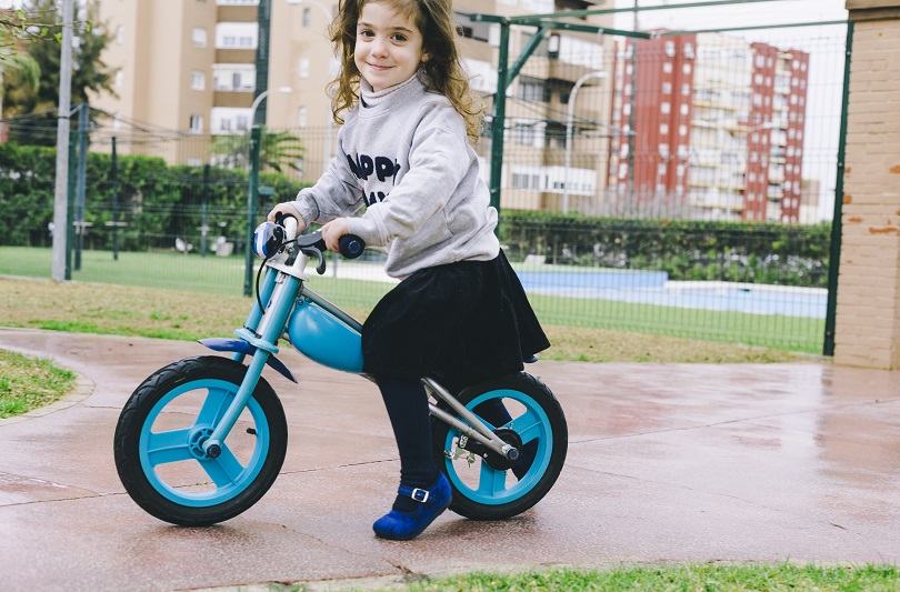 Bicicleta fara pedale: Cum alegi cea mai buna bicicleta de echilibru pentru copilul tau