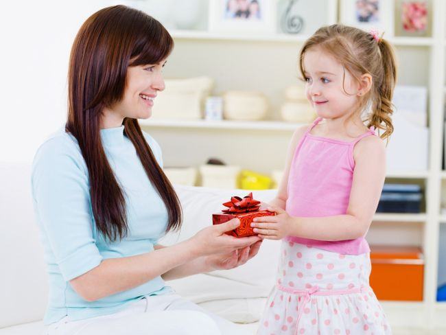 Cadourile facute copiilor, dovada de dragoste sau de vinovatie?