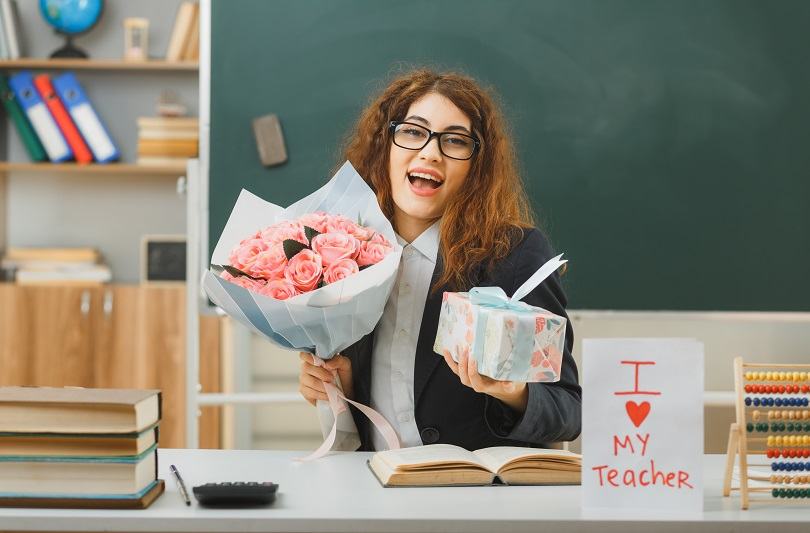 Cadouri simbolice pentru profesori la final de an scolar