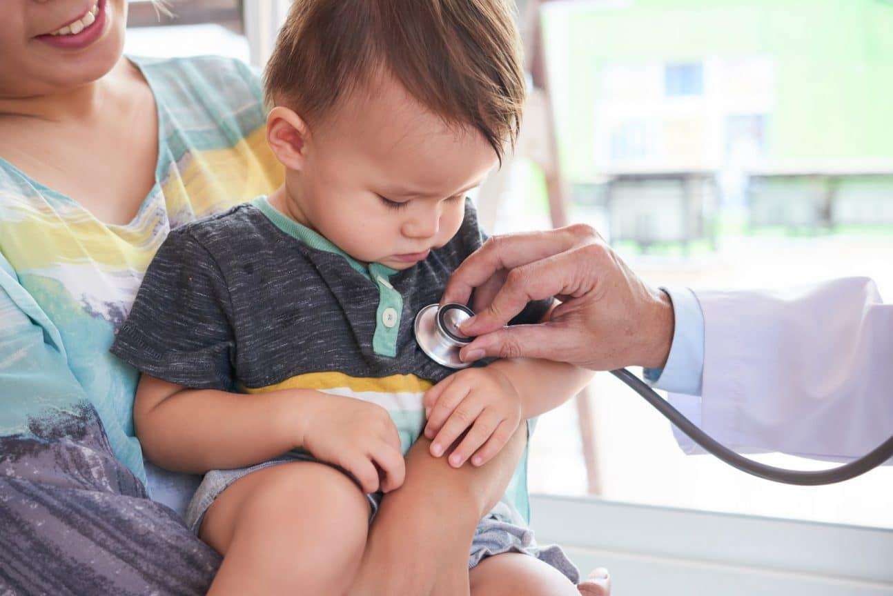 Cand nu este nevoie sa mergi la Urgente cu un copil racit. Explicatiile medicului pediatru Mihai Craiu