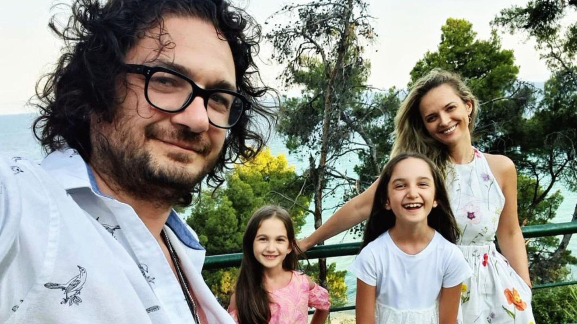 Ce familie frumoasa are Chef Florin Dumitrescu! Fostul jurat de la "Chefi la cutite" are o sotie superba si doua fetite care cresc pe zi ce trece