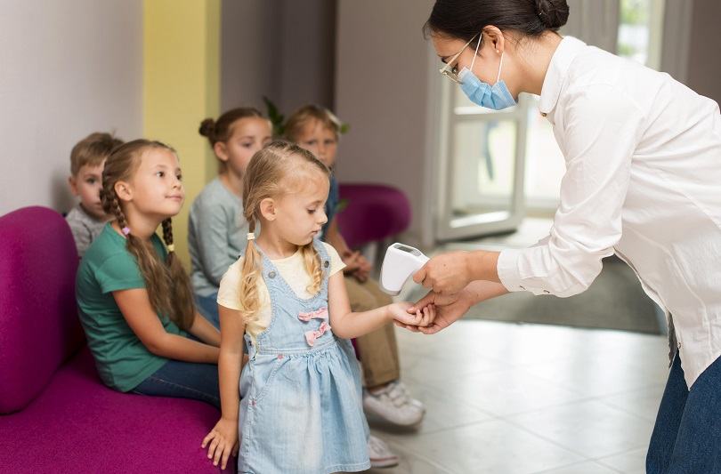 Ce virusi iau copiii de la gradinita? Simptome, transmitere si perioada in care pot imbolnavi alti copii