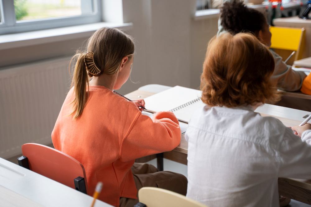 „Cele zece porunci”, afisate in salile de clasa din scolile de stat!