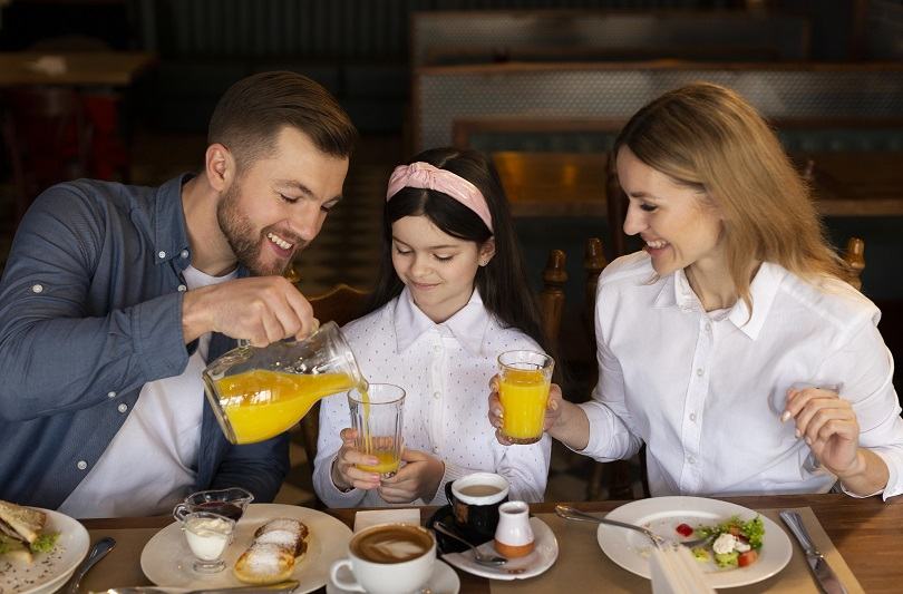 Copiii la restaurant: Reguli nescrise si varsta potrivita pentru o cina linistita