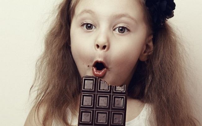 Placerea copiilor de a manca ciocolata si beneficiile ei