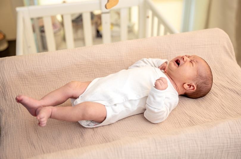 Crize de colici, gaze si disconfort abdominal la bebelusi: cauze, semne si sfaturi de la specialisti