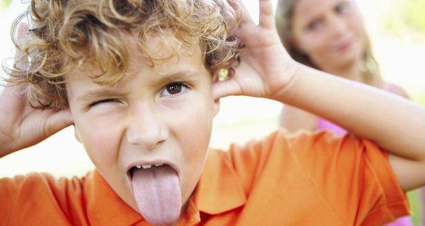 5 comportamente pe care nu trebuie sa le permiti copiilor mici