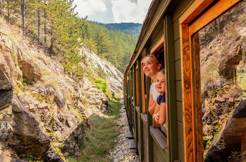 Destinatii accesibile cu trenul pentru un weekend relaxant alaturi de copii
