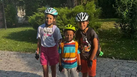 Copiii Mirelei Vaida merg...