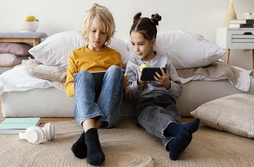 Plictiseala digitala: Ce se intampla cand copilul petrece prea mult timp pe TikTok