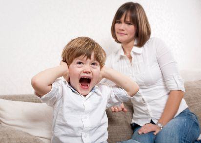 5 motive pentru care copilul iti respinge afectiunea