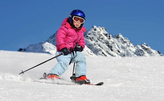 Ce trebuie sa stii despre primele lectii de schi ale copilului tau