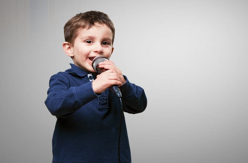 Serbarea de la gradinita fara emotii: trucuri simple pentru copiii timizi