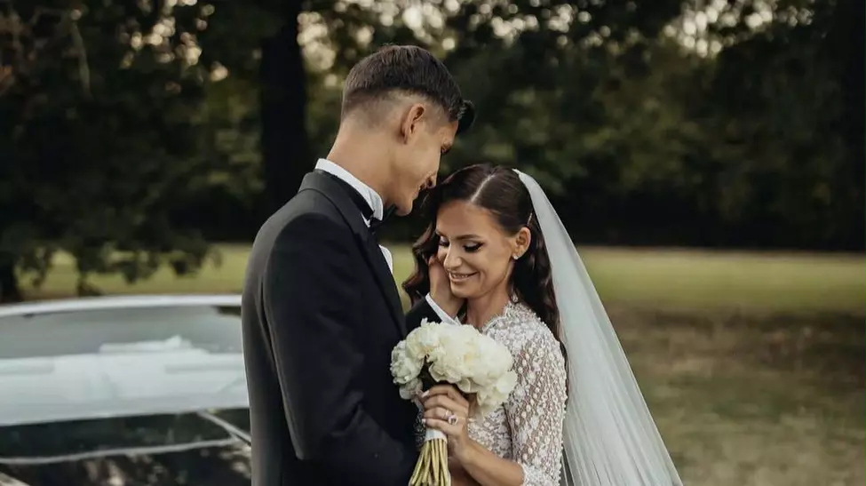 Familia Nastase se mareste: Corina si Mihnea asteapta primul lor copil. Adrian Nastase va deveni bunic