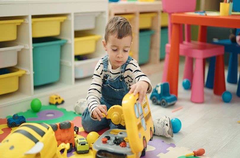 Crese de stat sau private: Avantaje, dezavantaje si solutii pentru parintii care lucreaza